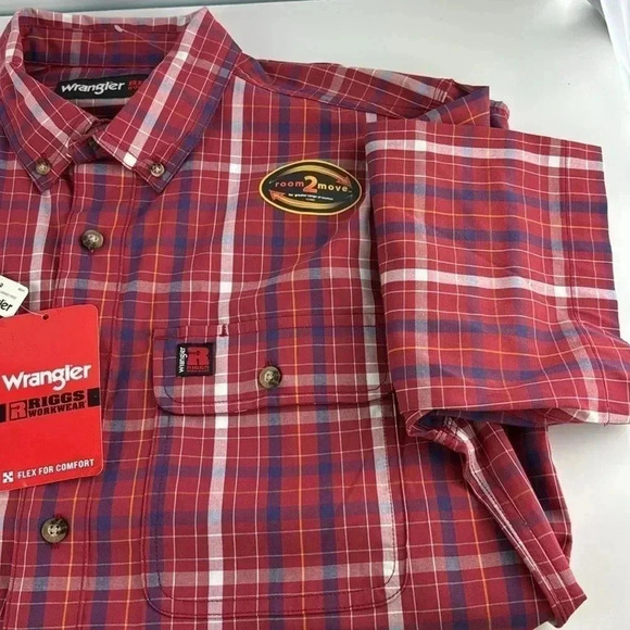 WRANGLER RED PLAID SIZE M BUTTON DOWN 2 POCKETS ON CHEST BUTTONS NWT SHORT SL - Picture 3 of 7